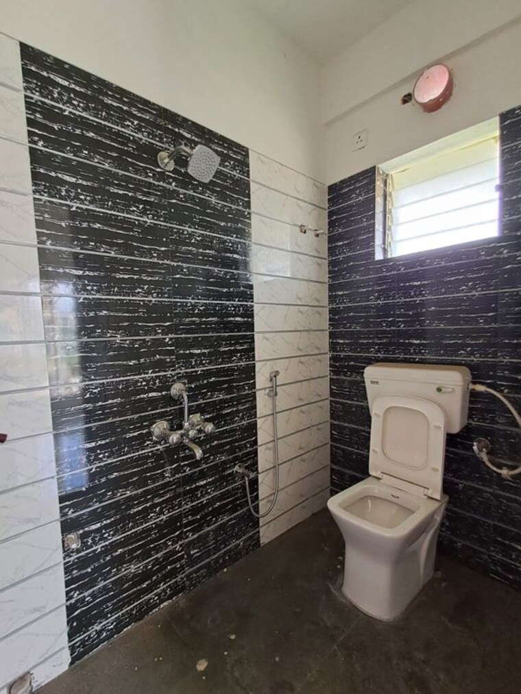 Bathroom, stand-alone 3 Bedroom 1450 Sq.Ft. Apartment In New Town Action Area ii Kolkata 10648711
