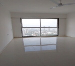 Room in 3 BHK Apartment at Runwal Nirvana, Parel – for Rent