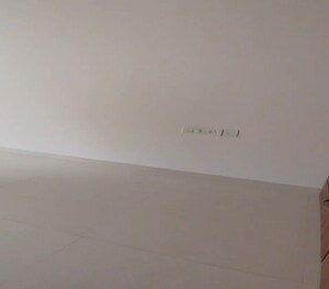 Room in 3 BHK Apartment at Runwal Nirvana, Parel – for Rent