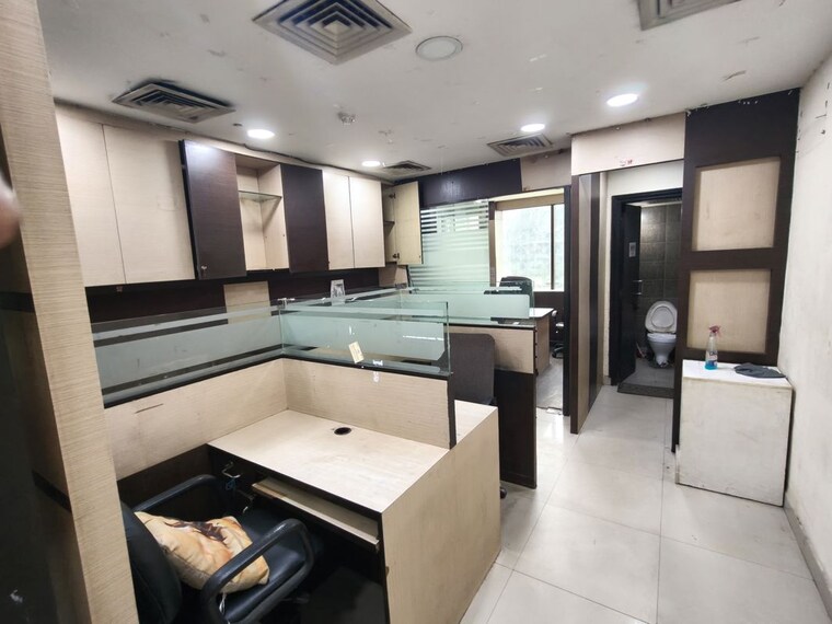 Team Area, netaji subhash place Commercial Office Space 549 Sq.Ft. In Netaji Subhash Place Delhi 10648715