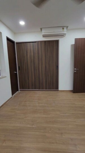 Room in 2 BHK Apartment at Indiabulls One Indiabulls, Pokhran Road No Two – for Rent