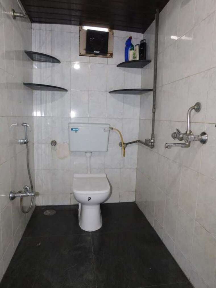 Bathroom, sector 16 kopar khairane Pg For Boys In Sector 16 Kopar Khairane 10648792
