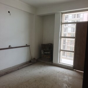 Room in 3 BHK Apartment at S3 Green Avenue, Sector 85 – for Sale