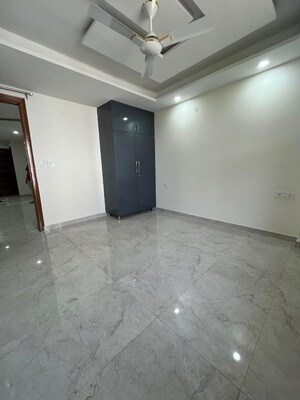 Room in 4 BHK Apartment at Sector 6 Dwarka – for Rent