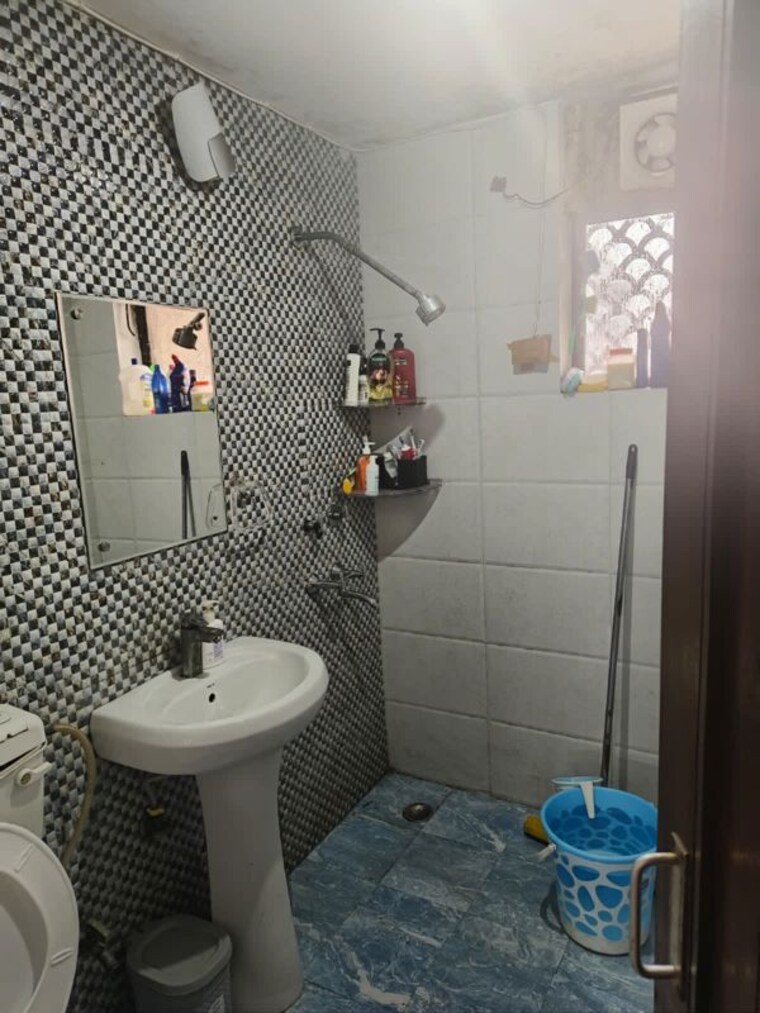Bathroom, sector 6 dwarka 4 Bedroom 1950 Sq.Ft. Apartment In Sector 6 Dwarka Delhi 10648814