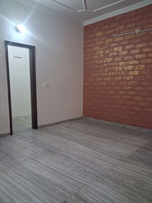 Room in 3 BHK Builder Floor at Sector 4 – for Rent