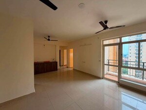 Room in 3 BHK Apartment at Nirala Greenshire, Sector 2 Greater Noida – for Rent