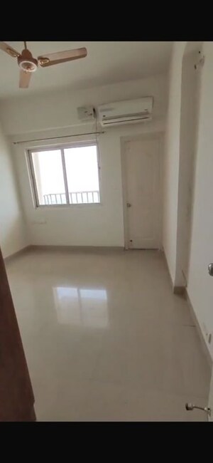 Room in 2 BHK Apartment at Manjeera Majestic Homes, Kukatpally – for Rent