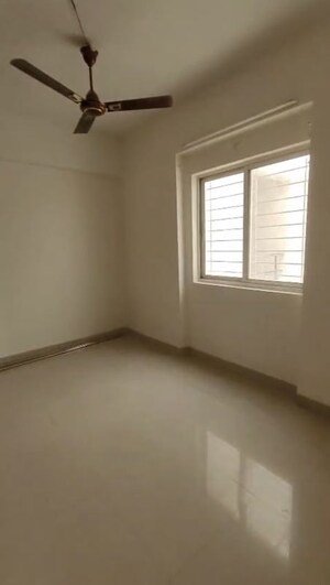 Room in 2 BHK Apartment at Manjeera Majestic Homes, Kukatpally – for Rent