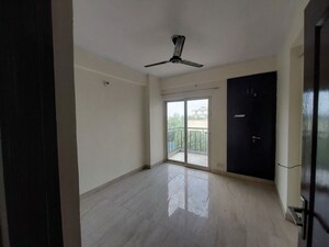 Room in  Apartment at Saviour Park, Mohan Nagar – for Rent