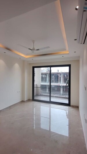 Room in 4 BHK Builder Floor at Ansal API Esencia, Sector 67 – for Rent
