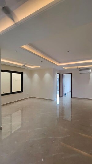 Room in 4 BHK Builder Floor at Ansal API Esencia, Sector 67 – for Rent