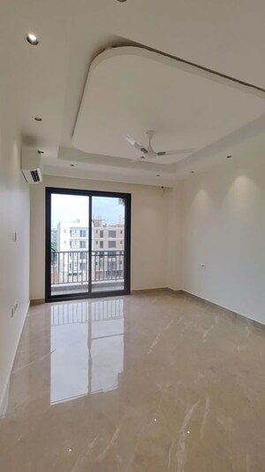 Room in 4 BHK Builder Floor at Ansal API Esencia, Sector 67 – for Rent
