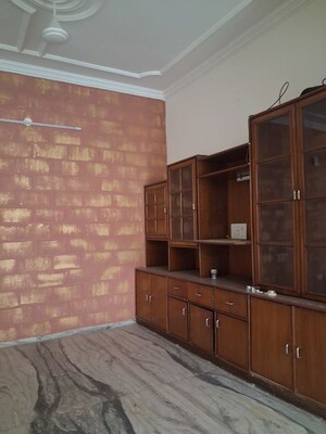 Room in 3 BHK Builder Floor at Sector 4 – for Rent