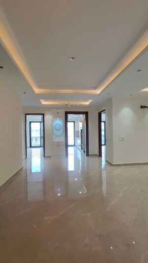 Building Lobby in 4 BHK Builder Floor at Ansal API Esencia, Sector 67 – for Rent