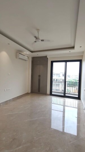 Room in 4 BHK Builder Floor at Ansal API Esencia, Sector 67 – for Rent