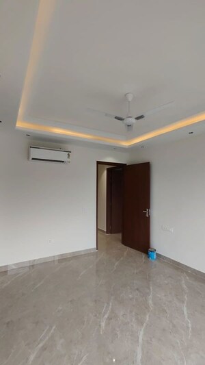 Room in 4 BHK Builder Floor at Ansal API Esencia, Sector 67 – for Rent