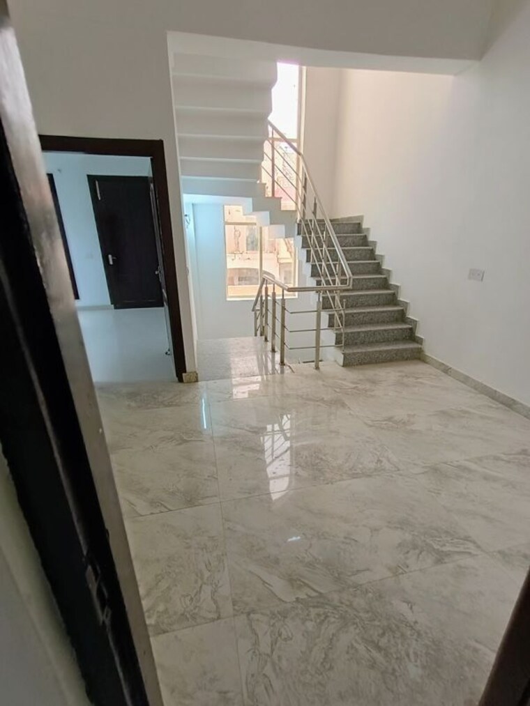 Balcony, amrapali-leisure-park 3.5 Bedroom 1825 Sq.Ft. Villa In Amrapali Leisure Valley Greater Noida 10648879