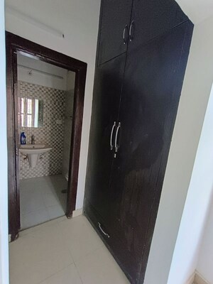 Room in 3.5 BHK Villa at Amrapali Leisure Park, Amrapali Leisure Valley – for Rent