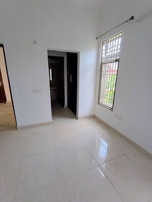 Room in 3.5 BHK Villa at Amrapali Leisure Park, Amrapali Leisure Valley – for Rent
