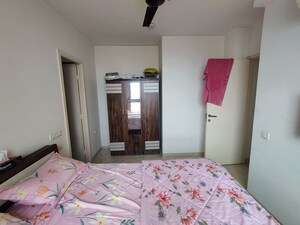 Bedroom in 2 BHK Apartment at Hiranandani Estate – for Rent