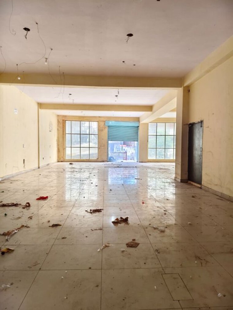Room, sector 63 Commercial Office Space in IT/SEZ 2500 Sq.Ft. In Sector 63 Noida 10648849