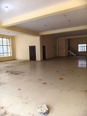 Room in  Office Space in IT/SEZ at Sector 63 – for Rent