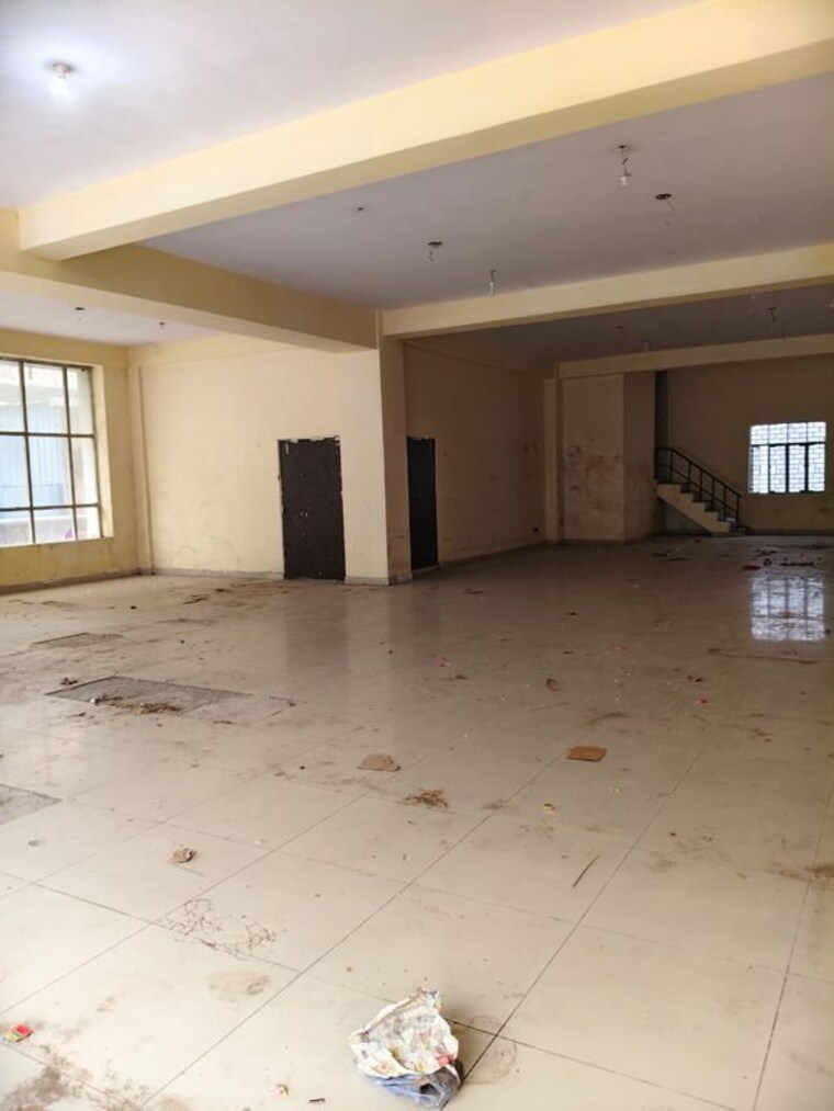 Room, sector 63 Commercial Office Space in IT/SEZ 2500 Sq.Ft. In Sector 63 Noida 10648849