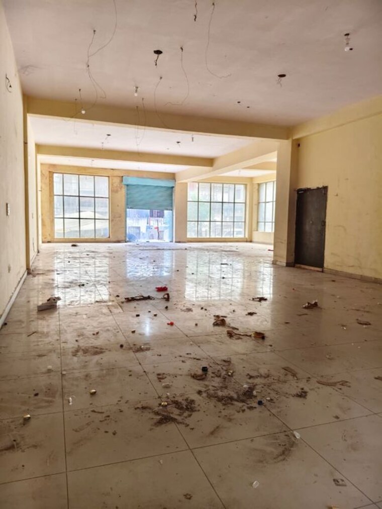 Room, sector 63 Commercial Office Space in IT/SEZ 2500 Sq.Ft. In Sector 63 Noida 10648849