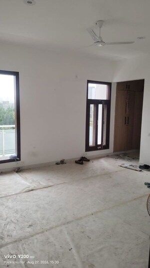 Room in 3 BHK Builder Floor at Sector 46 – for Rent