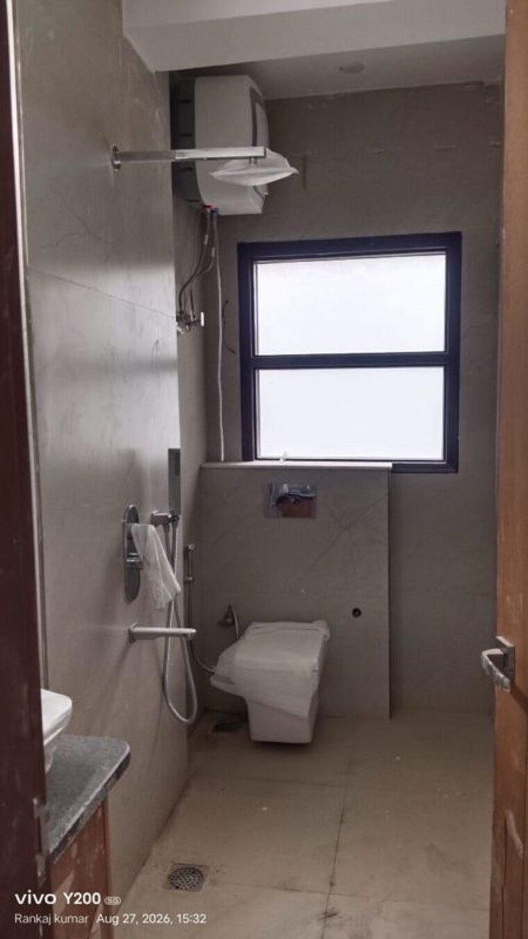 Bathroom, sector 46 3 Bedroom 3000 Sq.Ft. Builder Floor In Sector 46 Noida 10648897