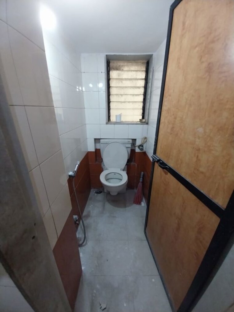 Bathroom, scindia-society 2 Bedroom 560 Sq.Ft. Apartment In Andheri East Mumbai 10648860