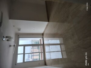 Room in 3 BHK Apartment at Omaxe Hazratganj, Gomti Nagar – for Rent