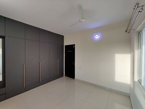 Room in 2.5 BHK Apartment at Shriram Luxor, Hennur Road – for Rent
