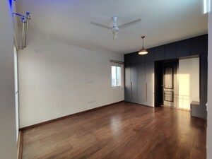 Room in 2.5 BHK Apartment at Shriram Luxor, Hennur Road – for Rent