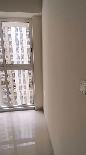 Room in 1 BHK Apartment at Lodha Amara, Kolshet Road – for Sale