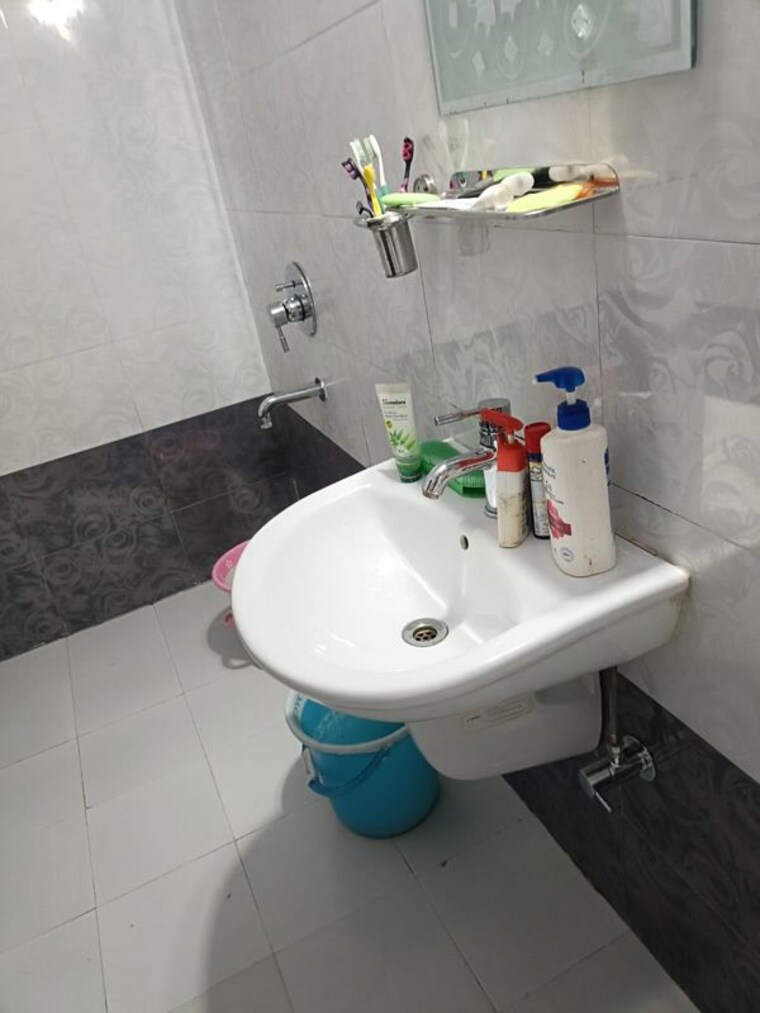 Bathroom, aryavrat-buckingham-court-british-park 3 Bedroom 1300 Sq.Ft. Apartment In Indus Towne Bhopal 10648967