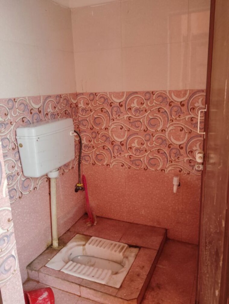 Bathroom, guru-kripa-adil-nagar 1.5 Bedroom 600 Sq.Ft. Villa In Adil Nagar Lucknow 10648997