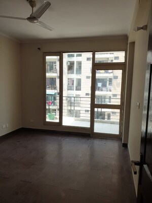 Room in 3 BHK Apartment at Vip Road – for Rent