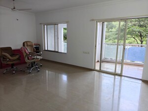 Room in 2 BHK Apartment at Brahma Vantage B, Bavdhan – for Rent