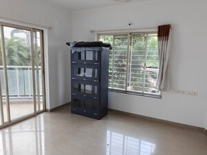 Room in 2 BHK Apartment at Brahma Vantage B, Bavdhan – for Rent
