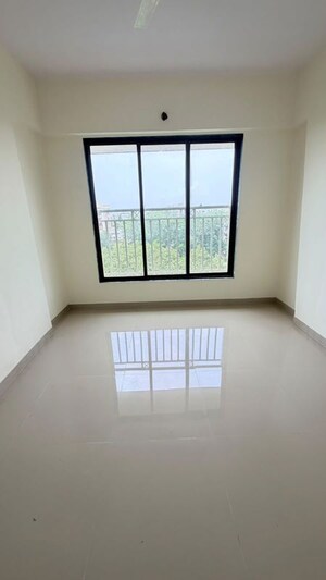 Room in 2 BHK Apartment at Shamik Marvel, Vile Parle East – for Rent