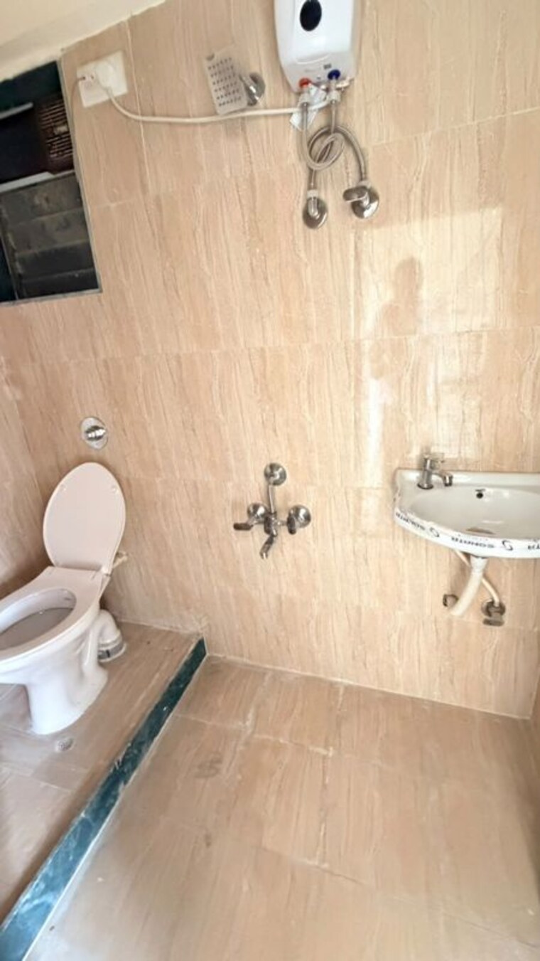 Bathroom, shamik-marvel 2 Bedroom 700 Sq.Ft. Apartment In Vile Parle East Mumbai 10649101