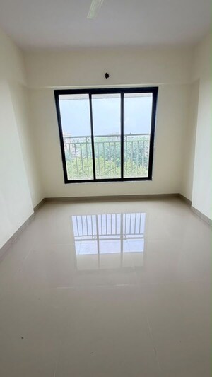 Room in 2 BHK Apartment at Shamik Marvel, Vile Parle East – for Rent