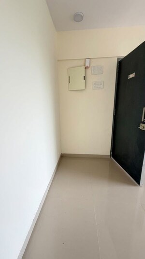 Room in 2 BHK Apartment at Shamik Marvel, Vile Parle East – for Rent