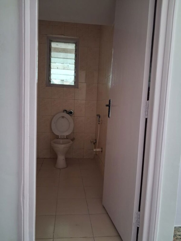 Bathroom, jaycee-homes-panch-tantra 2 Bedroom 1140 Sq.Ft. Apartment In Versova Mumbai 10649079