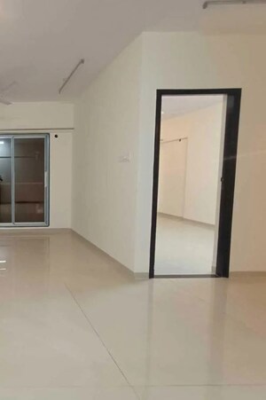 Room in 2 BHK Apartment at Majestic Avighna, Chembur – for Rent