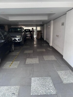 Parking in 3 BHK Builder Floor at Safdarjung Development Area – for Sale