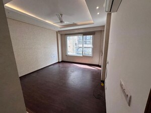 Room in 3 BHK Builder Floor at Safdarjung Development Area – for Sale