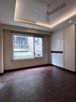 Room in 3 BHK Builder Floor at Safdarjung Development Area – for Sale